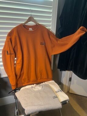 Gildan Activewear Crewneck Sweatshirt 2XL #Lend-A-Hand👋